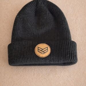 Cozy Black Knit Beanie with Stylish Patch